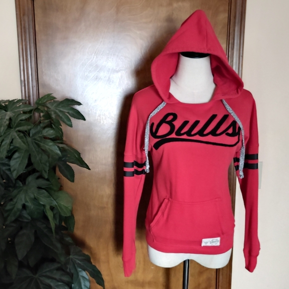 NBA Juniors Red Chicago Bulls Basketball Hoodie - Picture 1 of 11